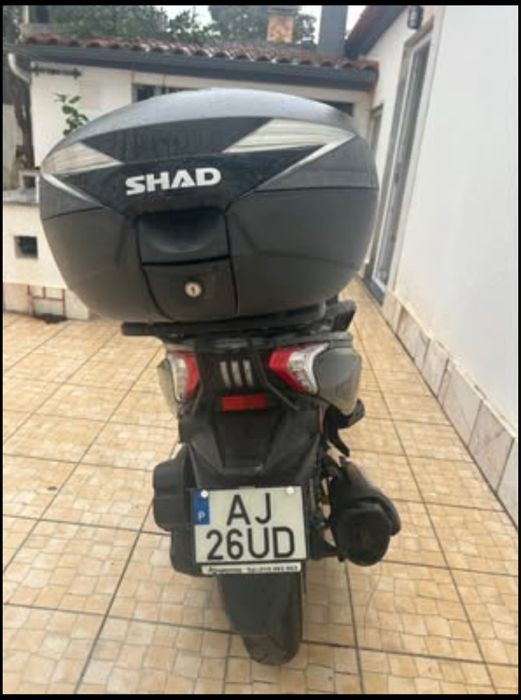 Daelim modelo sq1 125 com mala traseira