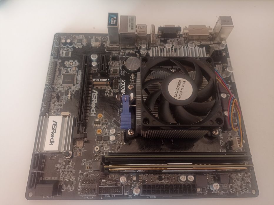 Asrock X370 + Ryzen 2200-3100 + cooler (8/16gb ddr4 опція)
