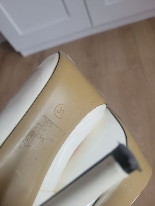 Buty na obcasie czółenka na szpilce lakierowane ecru kremowe 36