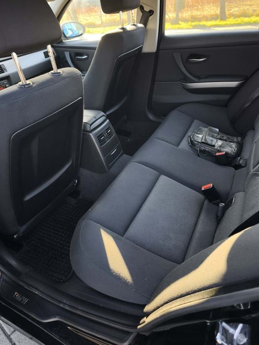 BMW E90 318i 129 KM 2007 rok sedan