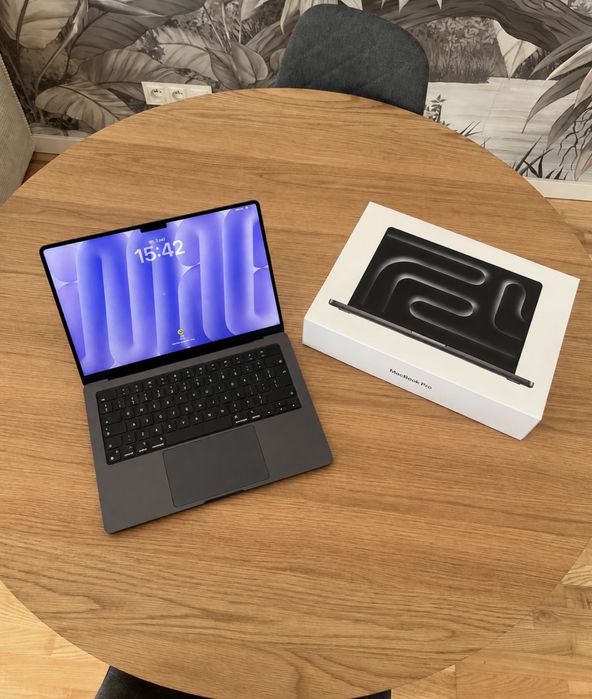 Macbook Pro 14” M3 Pro 18gb RAM 512gb SSD