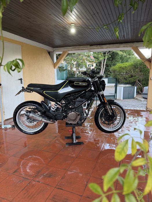 Husqvarna svartpilen 401 com muitos extras e afinação de valvulas feita