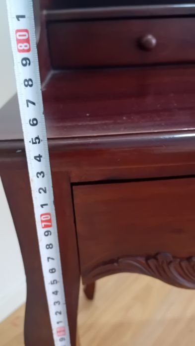 Cómoda em madeira clássica