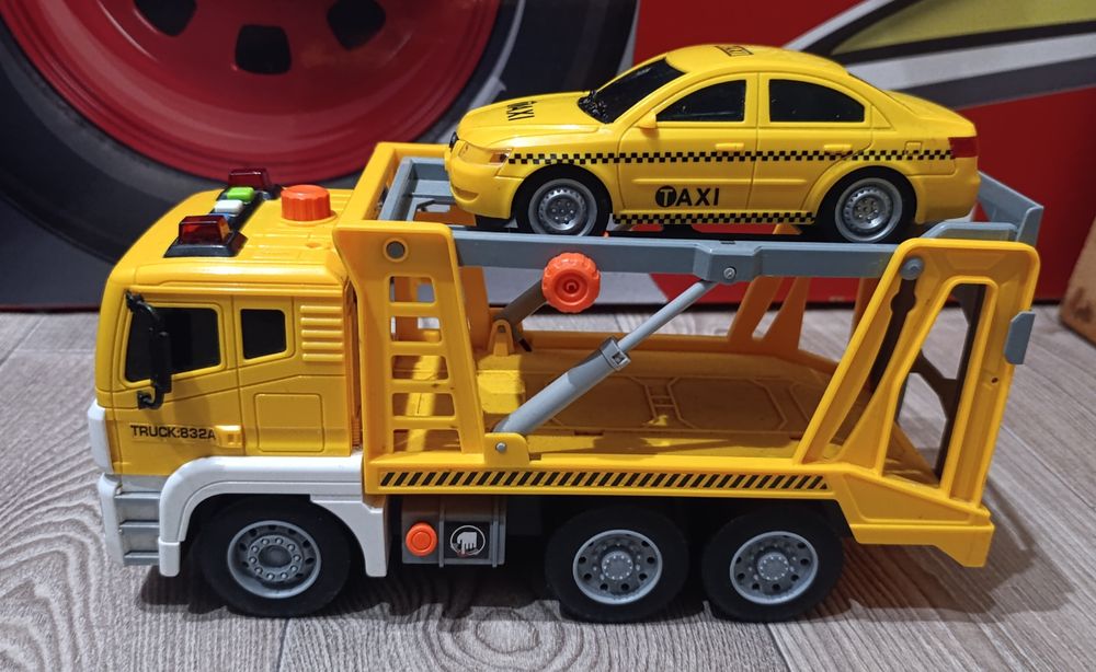 Машинка-евакуатор інерційна