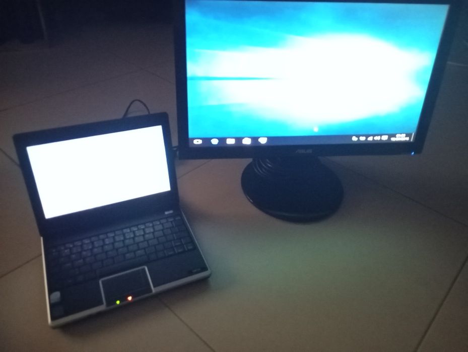 Netbook Toshiba+ Monitor Asus