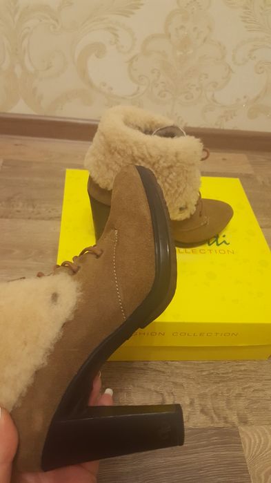 Ботинки, черевики із натуральної замші