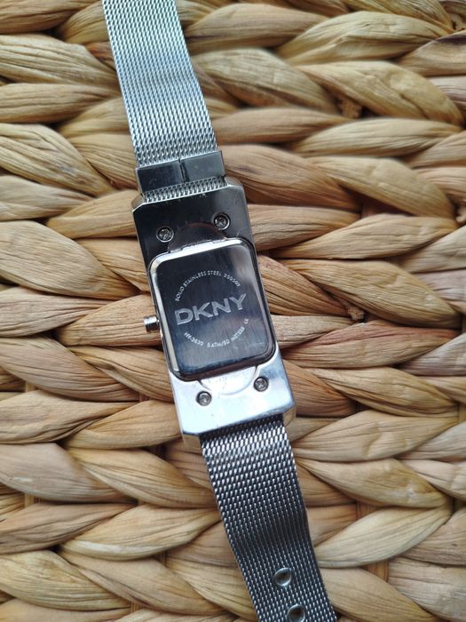 Годинник часи DKNY