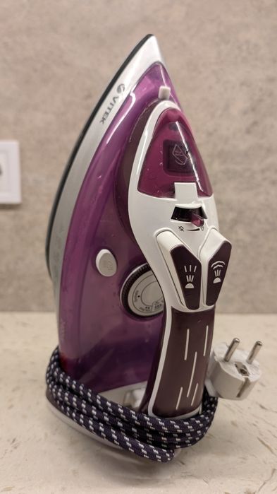 Праска Vitek 2400W з керамічною підошвою (бу/робоча)