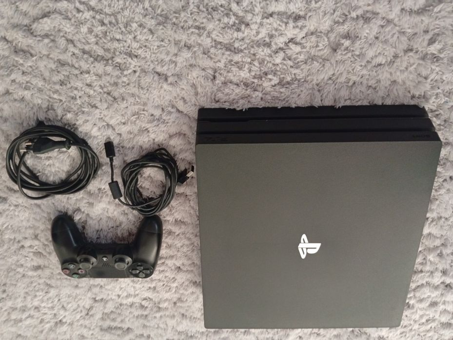 PS4 Pro na caixa completa