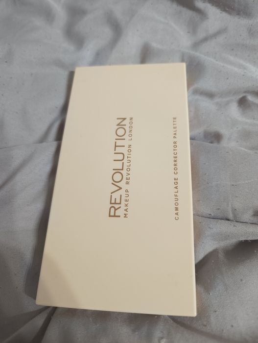 Paleta korektorów Revolution