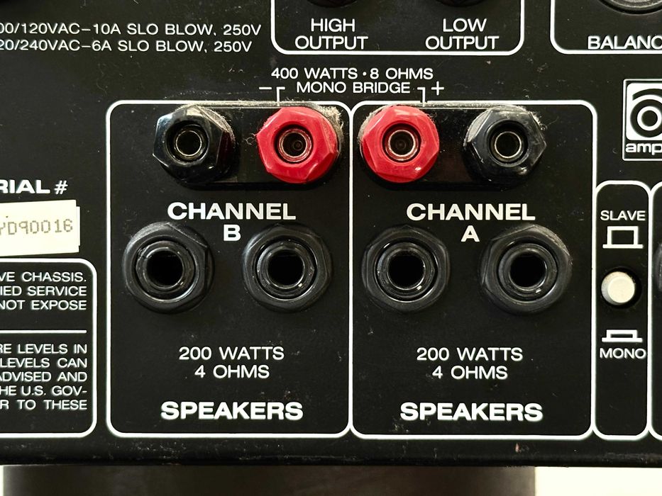 Amplificador de baixo Ampeg SVT-400T