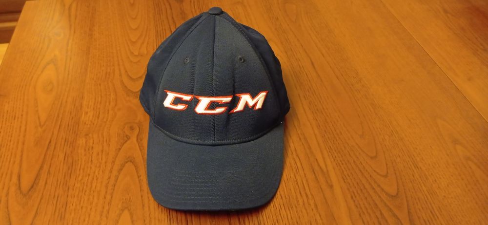 Czapka z daszkiem - 25 zł