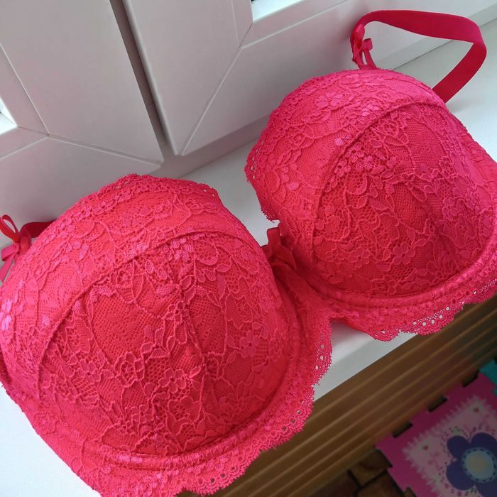 Новий бюстгалтер ліф