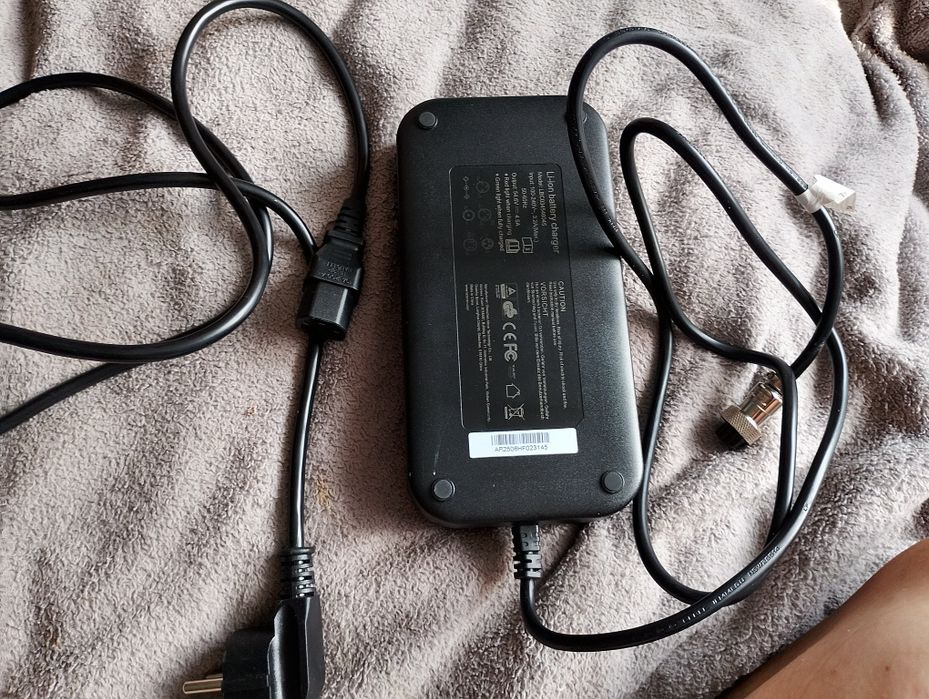Ładowarka do hulajnogi Elektrycznej