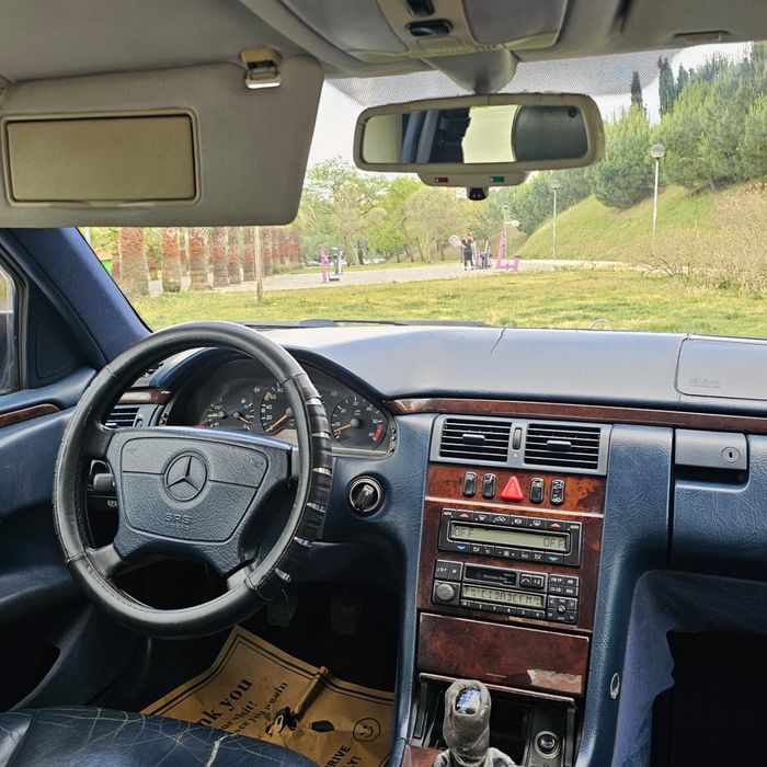 Mercedes e300 • Selo 63€ • 1996