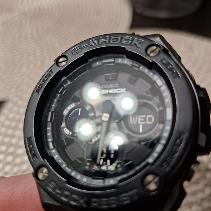 Casio G-Shock GST-W100B RADIO+SOLAR / pasek RED