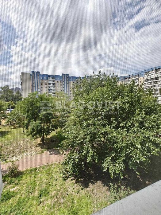 Продаж 2х кімнатної квартири вул. Золбунівська 11а Дарницький район Позняки