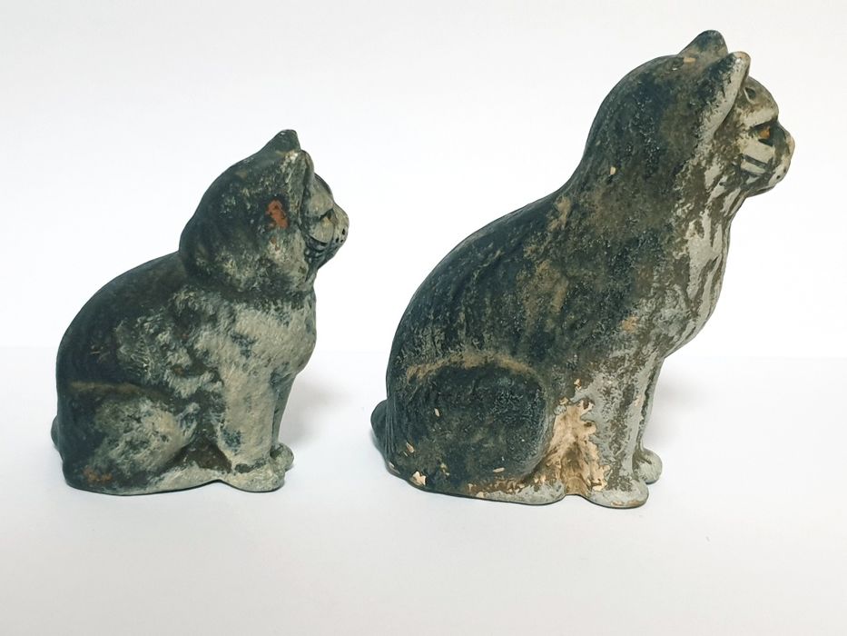 pequenos lindos antigos gatos em faiança portuguesa-Caldas da Rainha