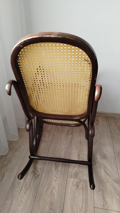 Fotel bujany drewniany