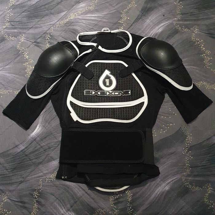 SIXSIXONE Assault Pressure Suite Colete Cervical