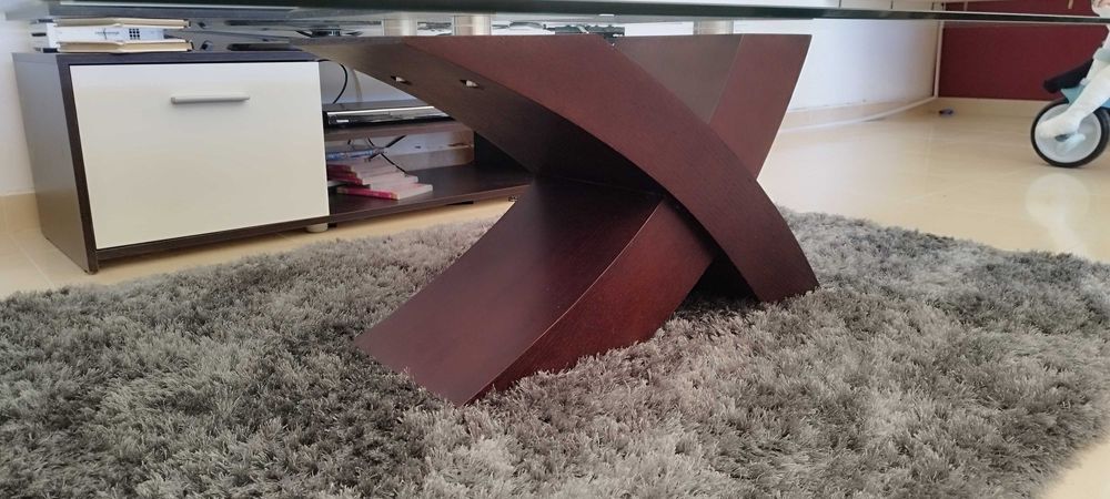 Mesa de centro com tampo em vidro temperado