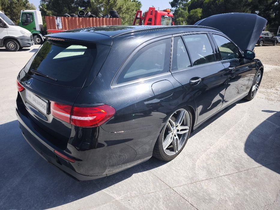 Mercedes  E 220 sinistrado