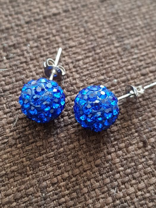 Brincos com pedras brilhantes 10mm * várias cores NOVOS