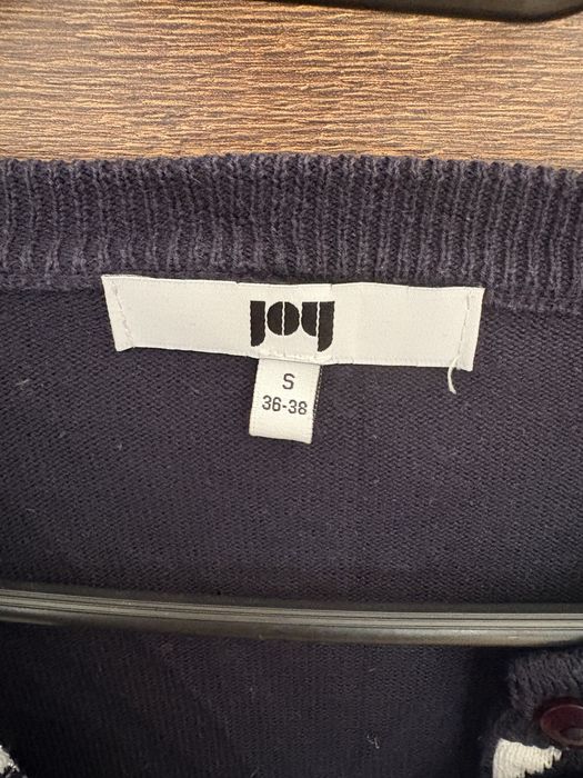 Sweterek w romby geometryczne wzory rozmiar s marka joy granatowy bial