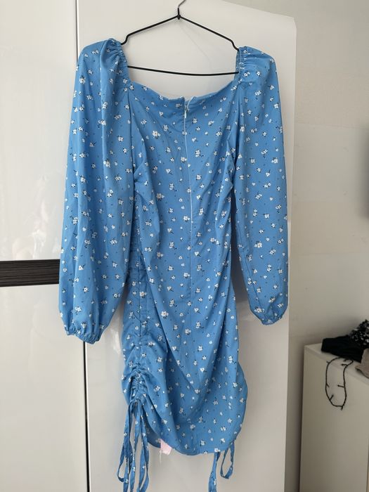 Платье с длинным рукавом