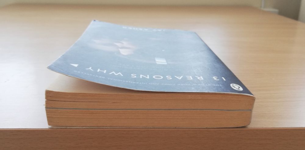 Livro "Thirteen Reasons Why" de Jay Asher