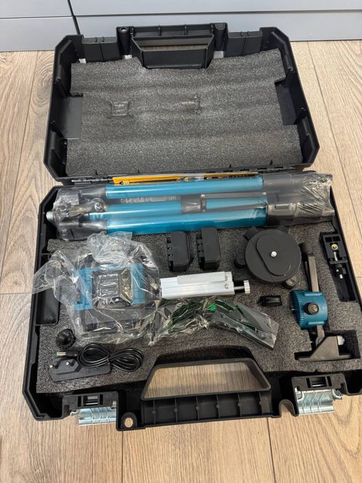 Лазерний рівень Makita 4D 16 ліній в кейсі з штптивом