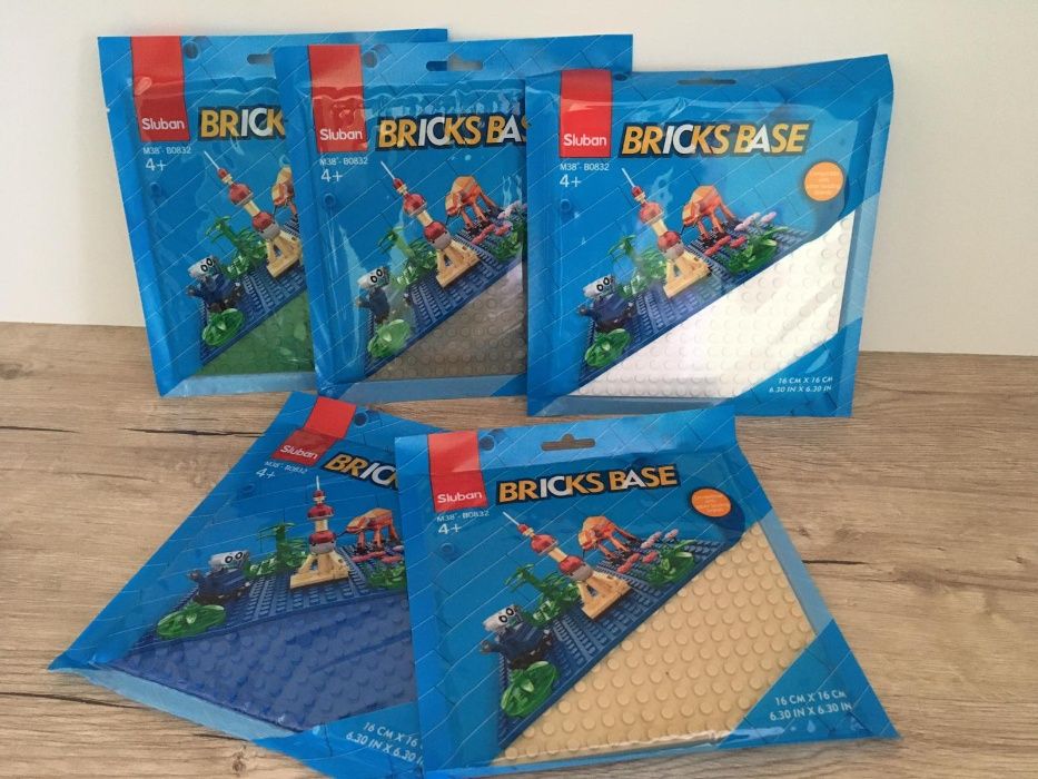 Пластина для ЛЕГО 16х16 см (20х20 крапки)