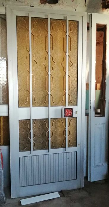 Porta de Alumínio com Aro