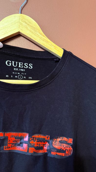 T-shirt czarny Guess L