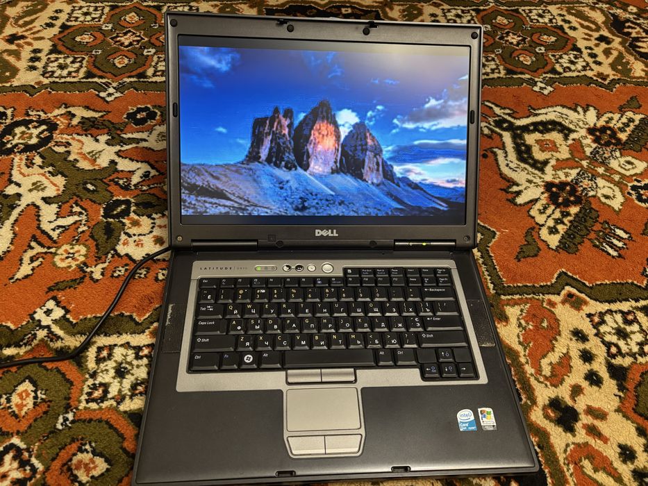 Ноутбук Dell Latitude D820