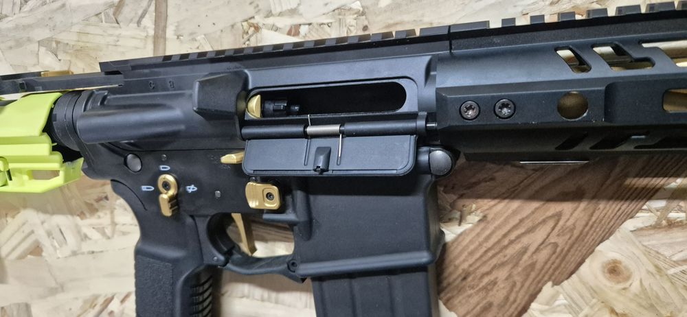 Tokyo Marui MTR 16 ZET System GBBR Gold Edition
