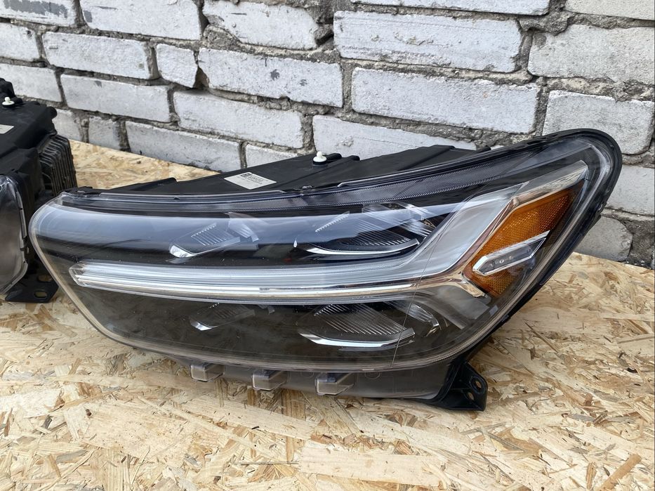 Фара Volvo XC40 32291213 32228549 Оригінал США Розборка Вольво ХС40