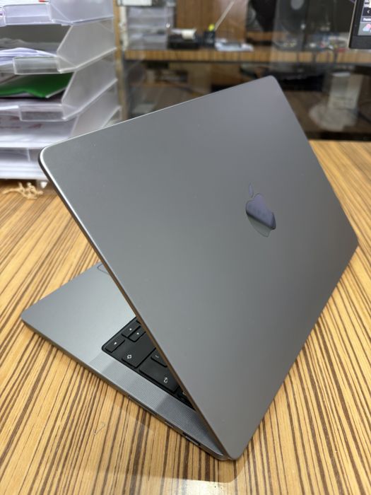 MacBook Pro 14" (2021) M1 Pro, 16 GB RAM, 512 GB – bateria 100% com 12 ciclos