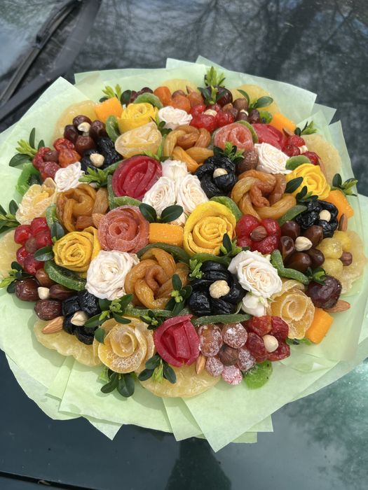 Сладкий и фруктовый букет ко дню рождения. Букет из конфет.