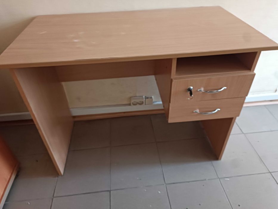 столи та тумби для дому і офісу