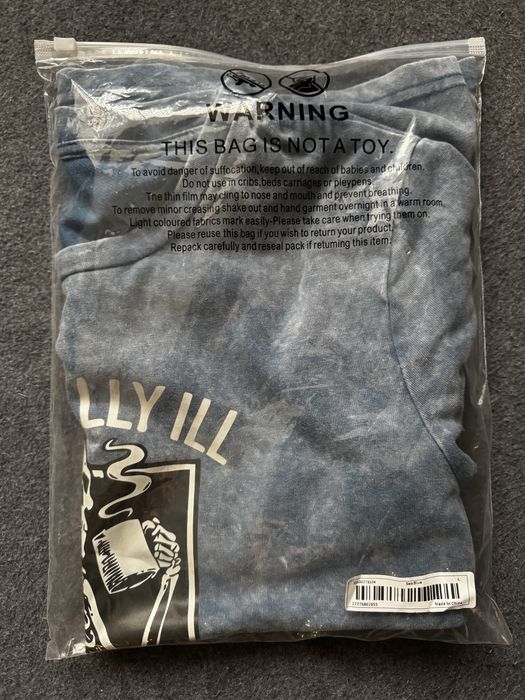 Продам нову футболку з цікавим малюнком та мʼкою тканиною,нова