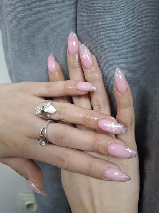 Маникюр, педикюр, нарашивание