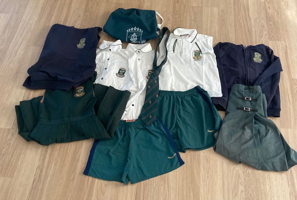 Roupa do colégio Stpeters