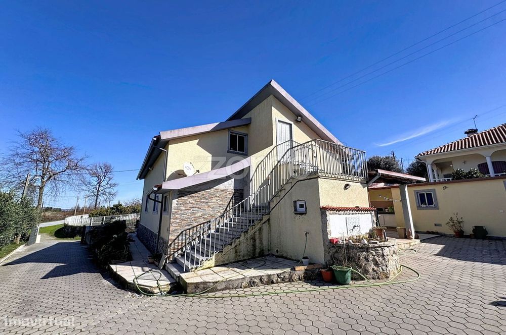 Moradia T3 isolada com jardim