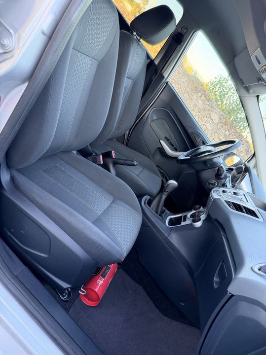 Ford fiesta 1.6 tdci motor PSA 110 cv exlente estado .