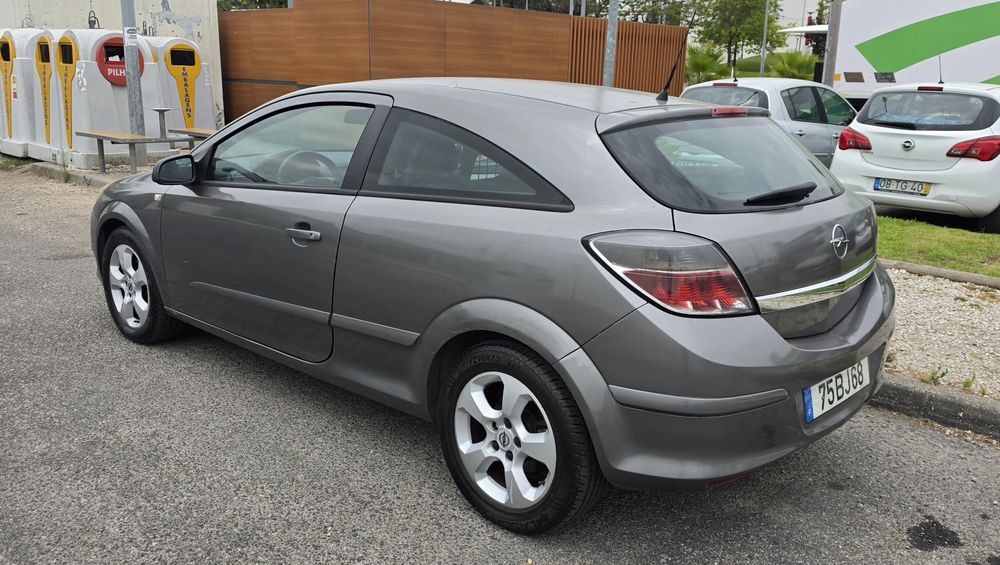 Opel Astra comercial