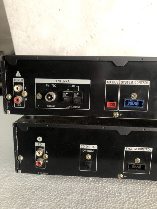 Dois aparelhos de son Sony