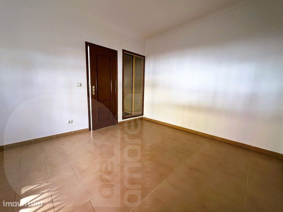 Apartamento T1 localizado em Corroios.