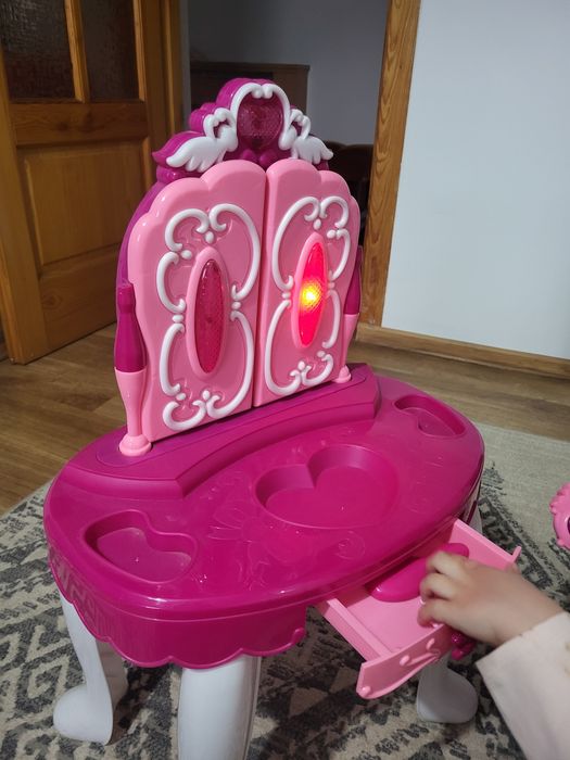 Toaletka dla dziecka, otwierana różdżką