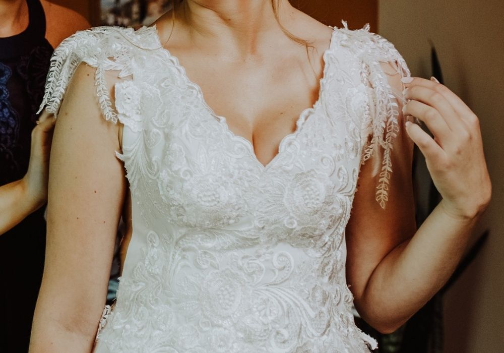 Lekka i zwiewna suknia ślubna (38/40)